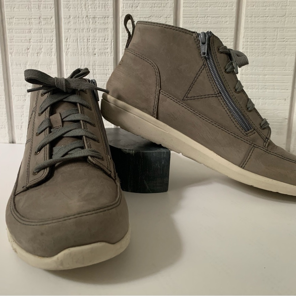 Vionic Gray Sneakers with Side Zipper and Rubber Sole